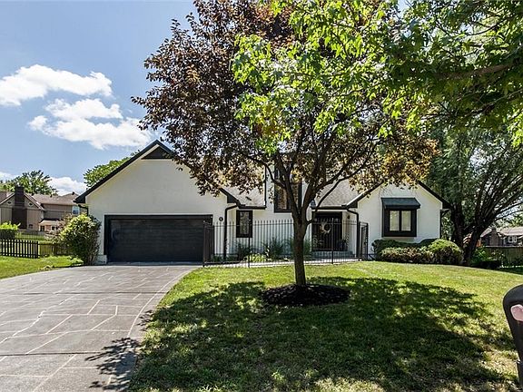 2nd image of 929 Saint Andrews Dr