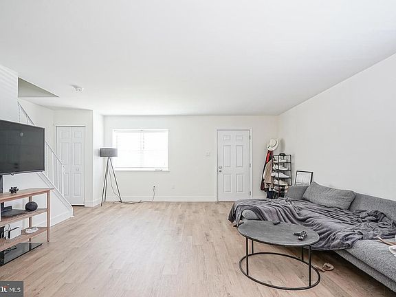 5th image of 1021 Hillsboro Ct
