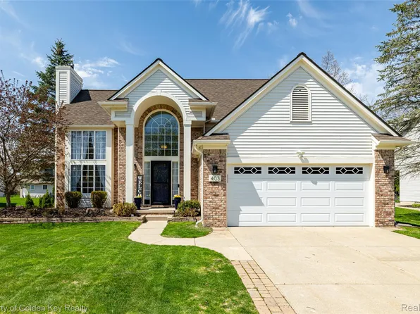 403 S Pine Creek Ct, Waterford, MI 48327