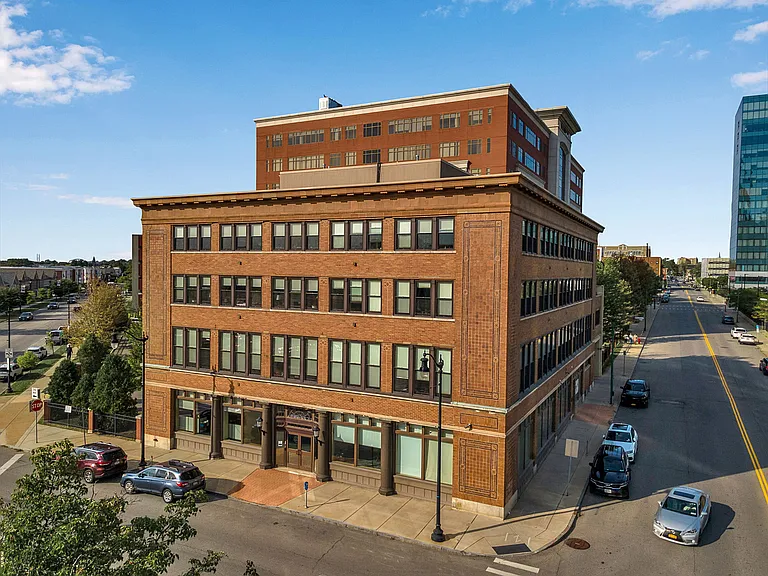 100 South — Photo 21