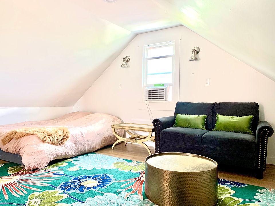 Queen size bed & cozy lounge area 

Central Ac/heat plus your own supplemental window unit & space heater for additional customization & comfort