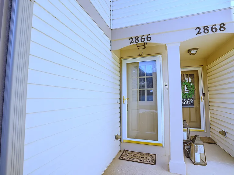 2866 Stonewater Dr #2866 — Photo 2