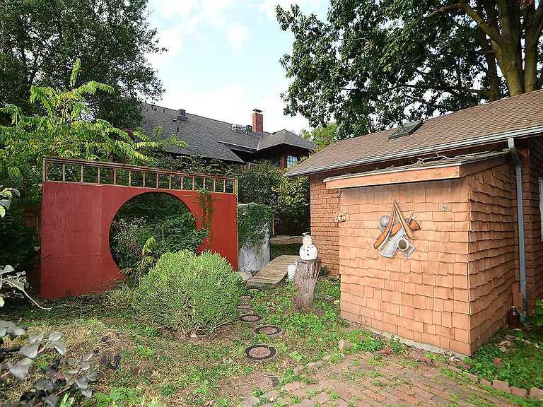 1018 S 36th St — Photo 24