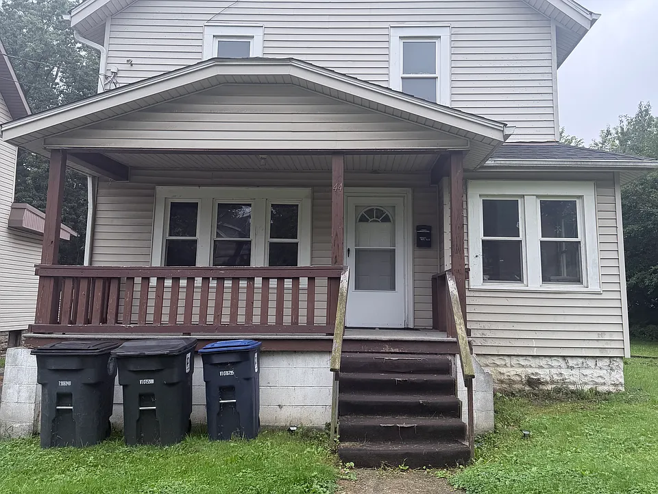 44 E Mapledale Ave