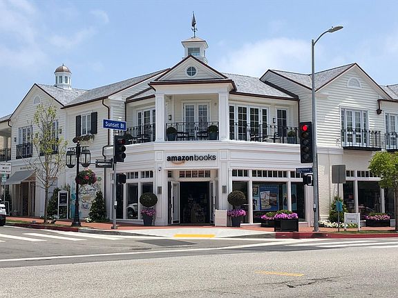 4th image of 16192 W Sunset Blvd