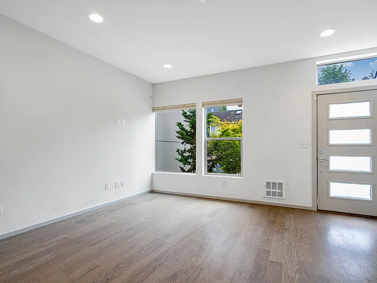 1522 NW 87th St — Photo 3