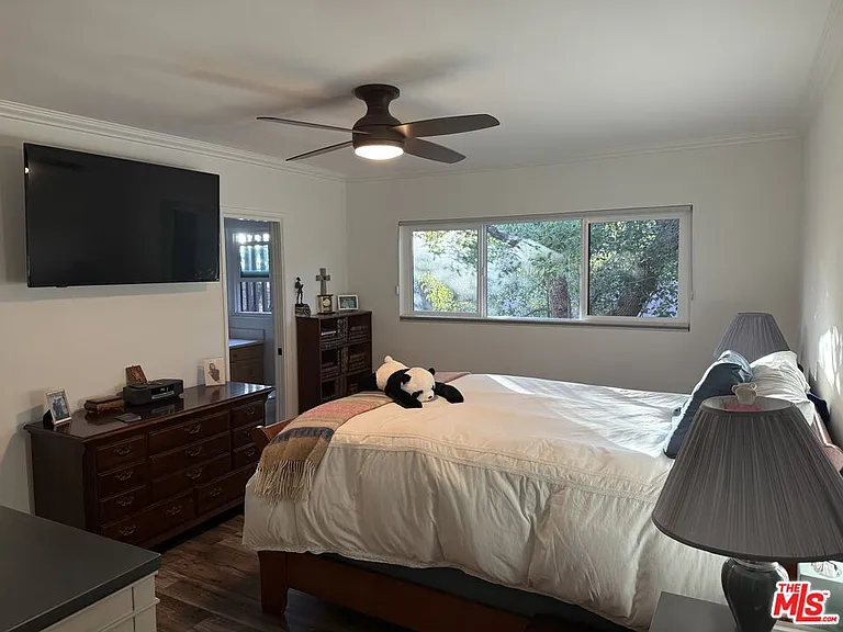 15457 Moorpark St #6 — Photo 2
