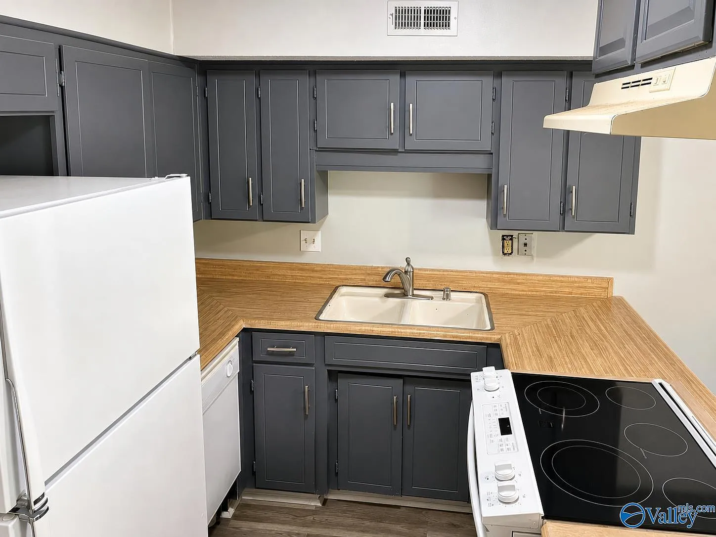 2 bed, 2.0 bath, 850 sqft, $1,100 — Photo 3