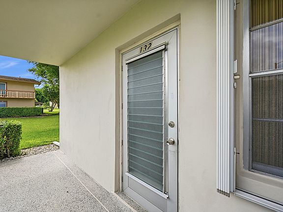 3rd image of 132 Cambridge F