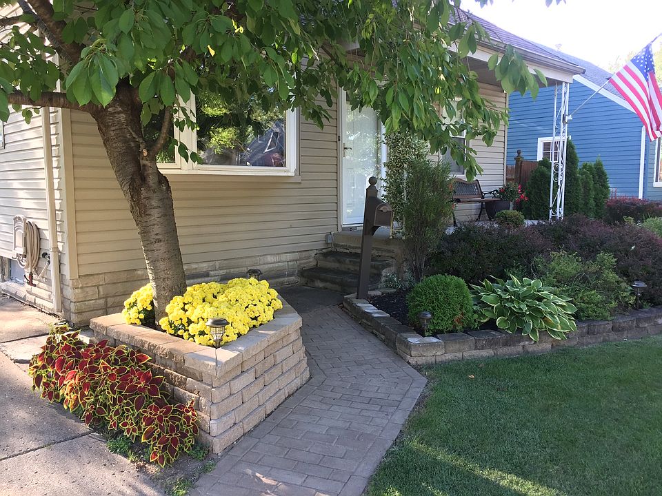 2nd image of 536 Gargantua Ave