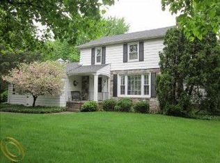 2706 Burnham Rd, Royal Oak, MI 48073