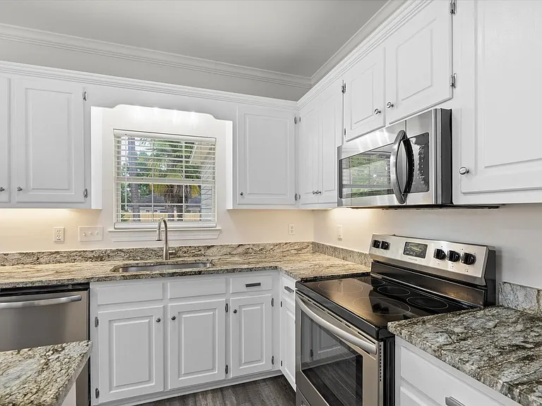 1009 Pinemont Dr — Photo 5