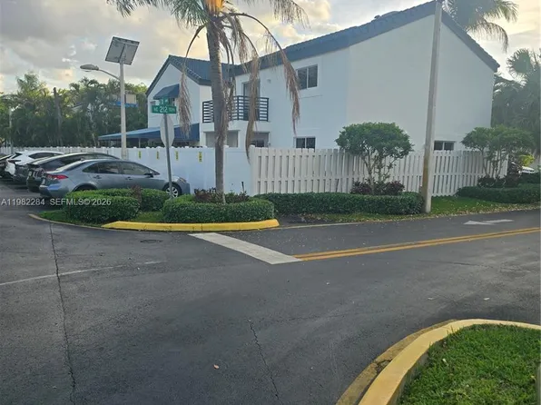 252 NE 212th Ter, Miami, FL 33179
