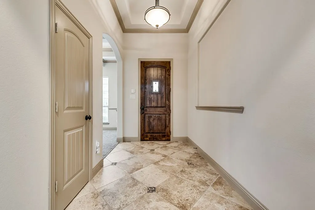 4 bed, 2171 sqft, $2,350 — Photo 2