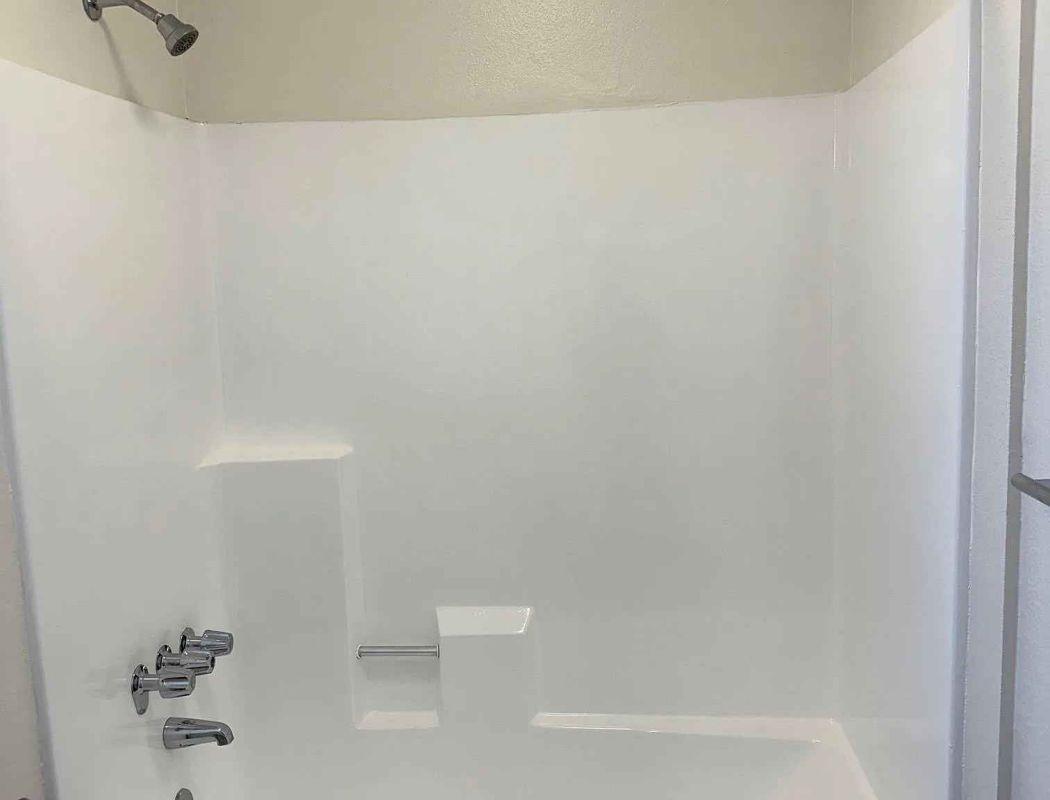 1 bed, 864 sqft, $2,100 — Photo 2
