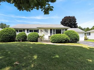 38 Stanridge Ct, Rochester, NY 14617