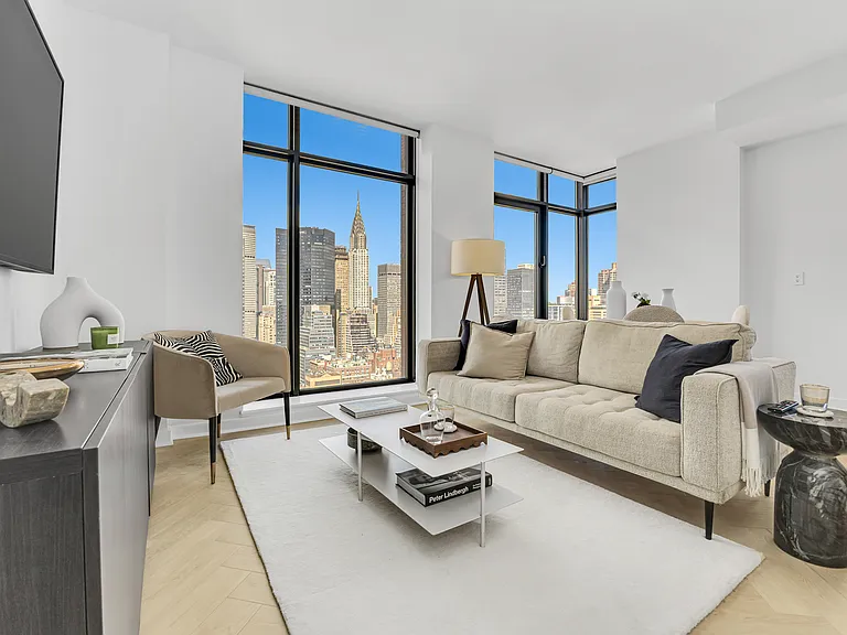 49 E 34th St #34C — Photo 1