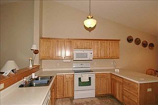 5th image of 917 8th Ave NW