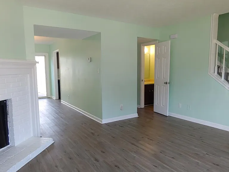 1000 Jeanette Ln — Photo 2