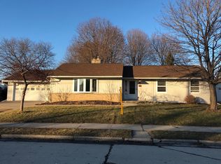 2222 Russell Ln, Manitowoc, WI 54220