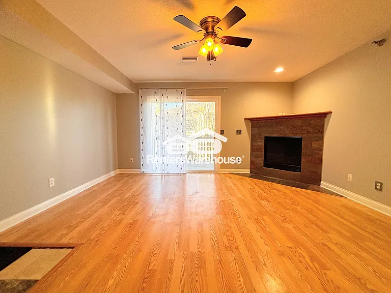 10151 Sutton Dr #8 — Photo 8