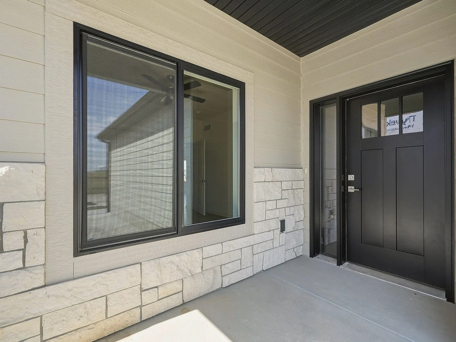 4 bed, 2219 sqft, $2,850 — Photo 2
