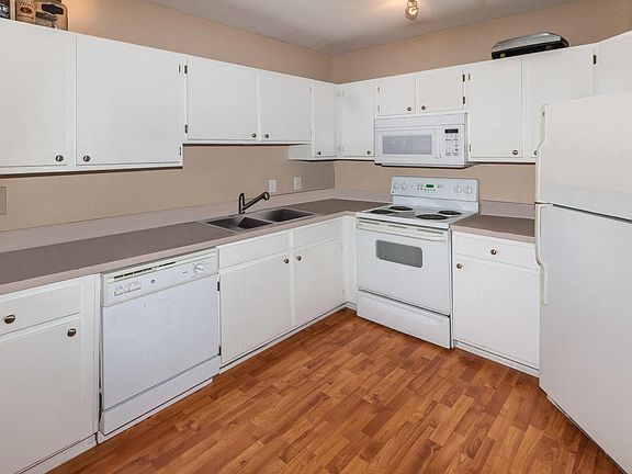 5th image of 1701 The Greens Way APT 1414