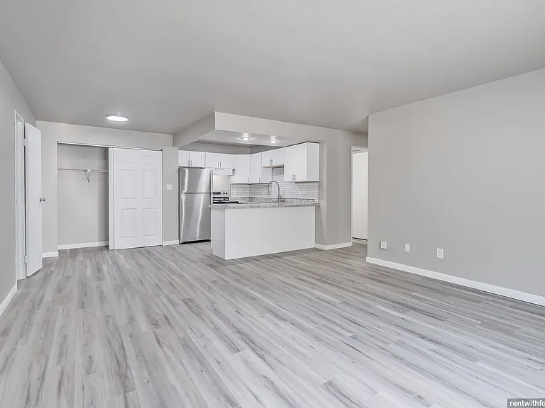 335-339 407 Southtowne Dr — Photo 84