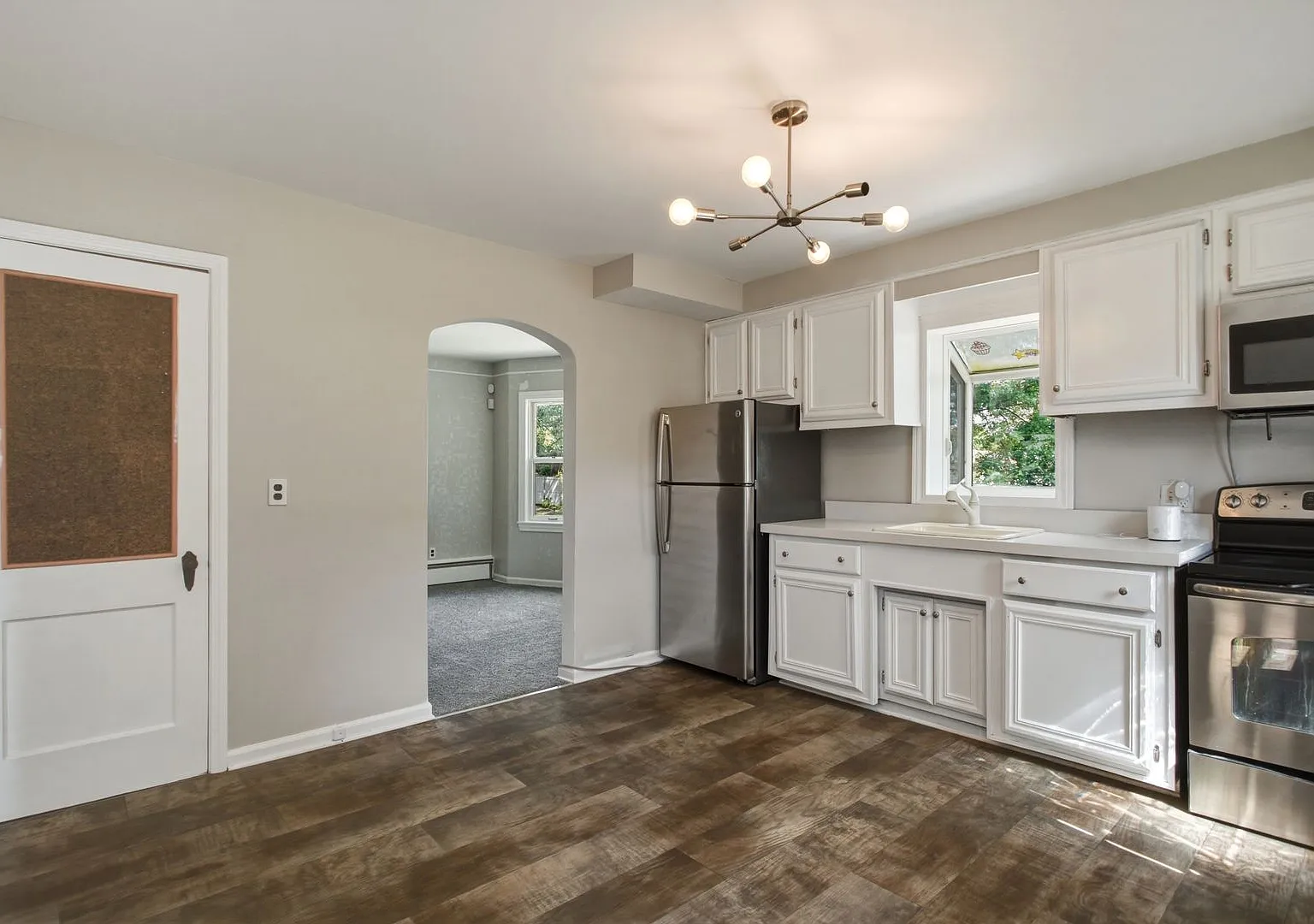 Beautiful Dearborn Heights Home — Photo 2