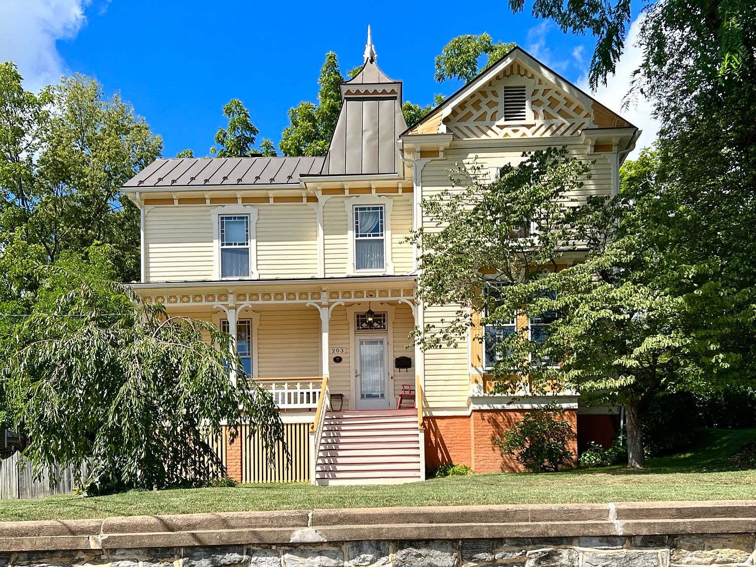 203 S Saint Clair St, Staunton, VA 24401 Zillow