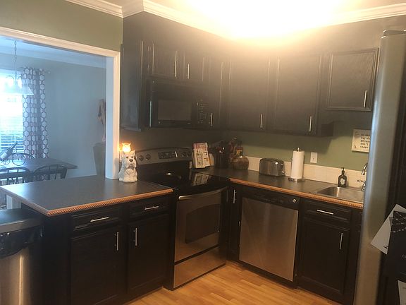 Kitchen-stainless appliances