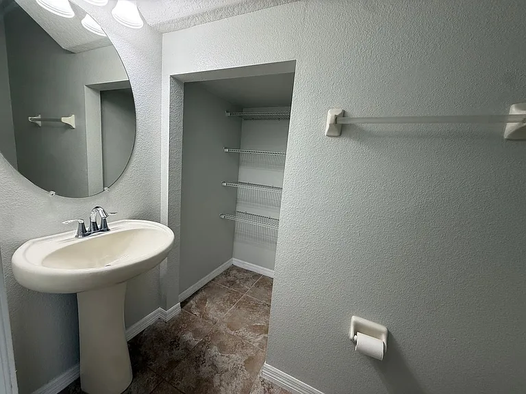 10769 Savannah Landing Cir — Photo 16