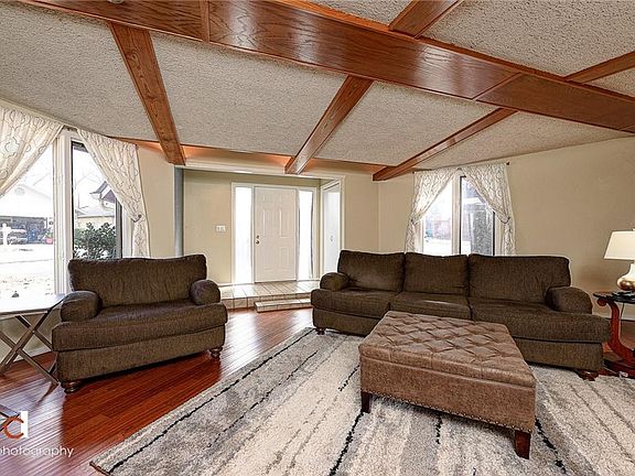 3rd image of 12 Kensington Dr