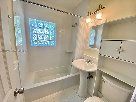 2nd image of 11 SE 13th Ave #11