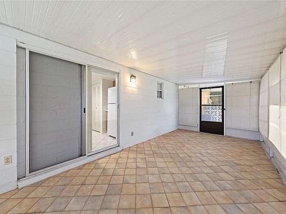 3rd image of 59 E COUNTRY COVE