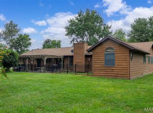 1104 Summerfield Rd, Saint Jacob, IL 62281