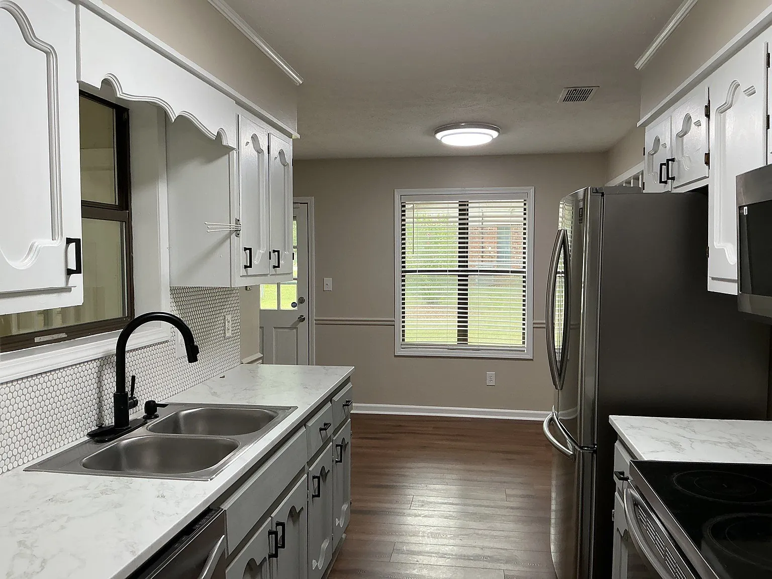 4 bed, 2087 sqft, $2,200 — Photo 2