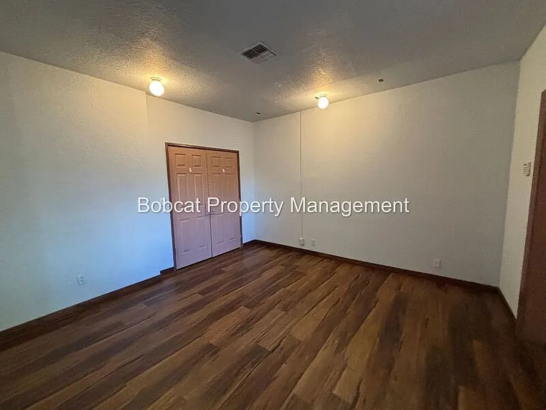 1015 US Highway 395 N #A — Photo 16