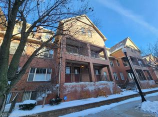 138 Tiffany Ln, Royal Oak, MI 48067