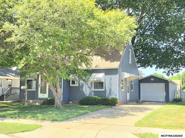1046 1st St NE, Mason City, IA 50401