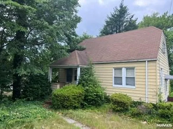 865 Spring Valley Rd, Maywood, NJ 07607