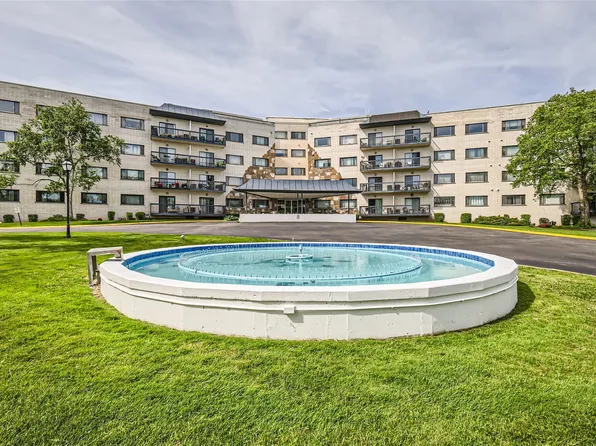 6700 S Brainard Ave APT 322, Countryside, IL 60525