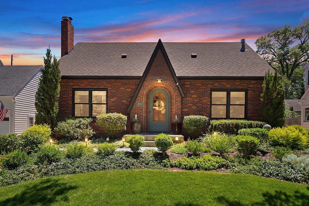 2643 Woodsdale Blvd - Property Image