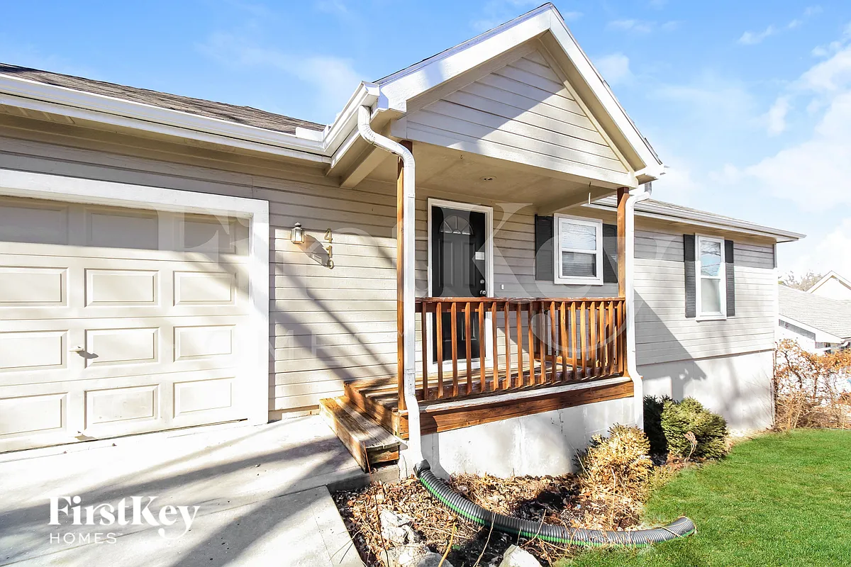 Building Photo - 410 N Titus Ave