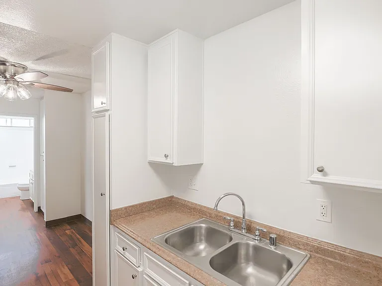 Parkview Poway Apartments — Photo 12