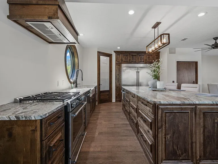 11707 Edgewater Ct — Photo 8