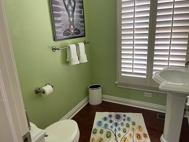 402 Georgetowne Ct — Photo 14