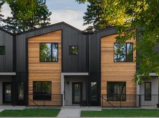 2719 28th Ave SW #U3-2719B, Calgary, AB T3E 6W3