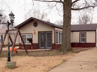 9247 E Breckenridge Rd, Saint Louis, MO 63114
