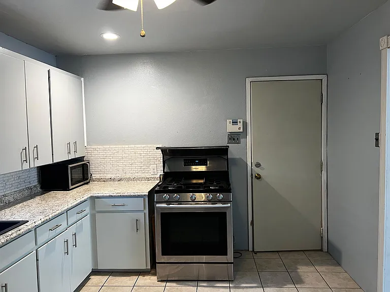 1617 S Park St — Photo 7